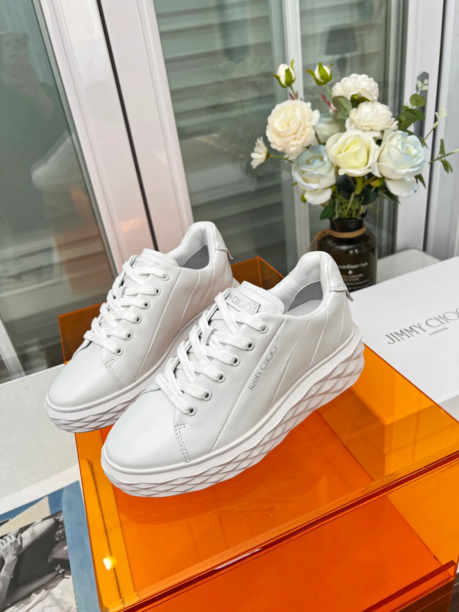 👟👟Ex-factory price 560👟👟 (splicing) Jimmy choo Jimmy Choo 2024 spring and summer Jc new Diamond A new series of sports shoes🔥The uppers are made of original imported cowhide stitching🎵The soles are made of brand elements to prevent diamond multi-faceted cutting to create a three-dimensional sense💥The gradually thinner and thicker design of the soles makes the shoes more comfortable on the feet without the slightest sense of oppression🌹A fashionable, comfortable, versatile and luxurious Diamond sports shoe is worth owning🧚‍♀️ Fabric: Original imported top layer 🐂cowhide Lining: Imported🐑Sheepskin Feet: Original injection molded 🐑 Sheepskin Outsole: Original glass glue combined sole Size: 34-41 (custom-made sizes 34.41 are non-refundable)